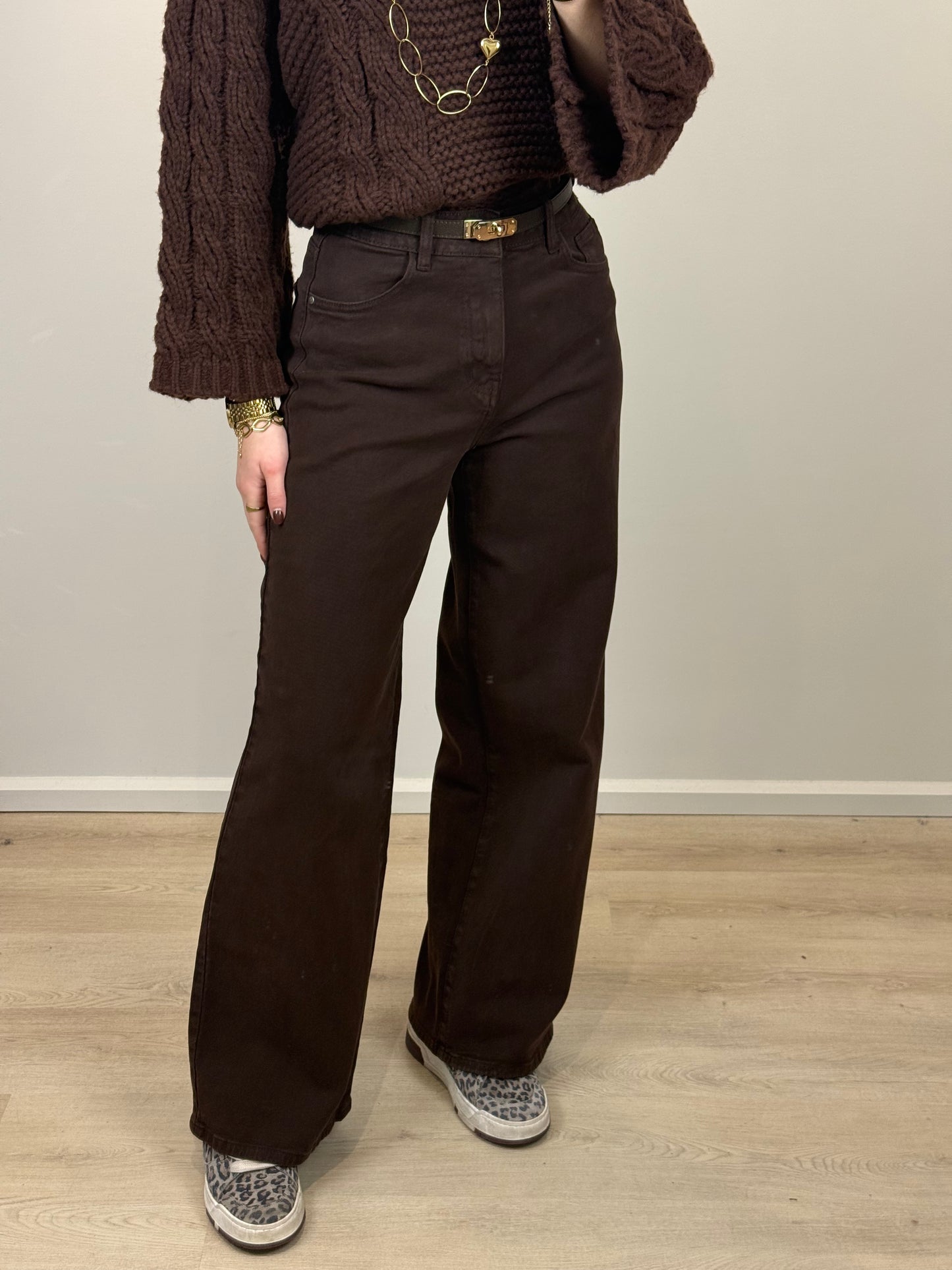 High waist - wide leg jeans - bruin - At Styles