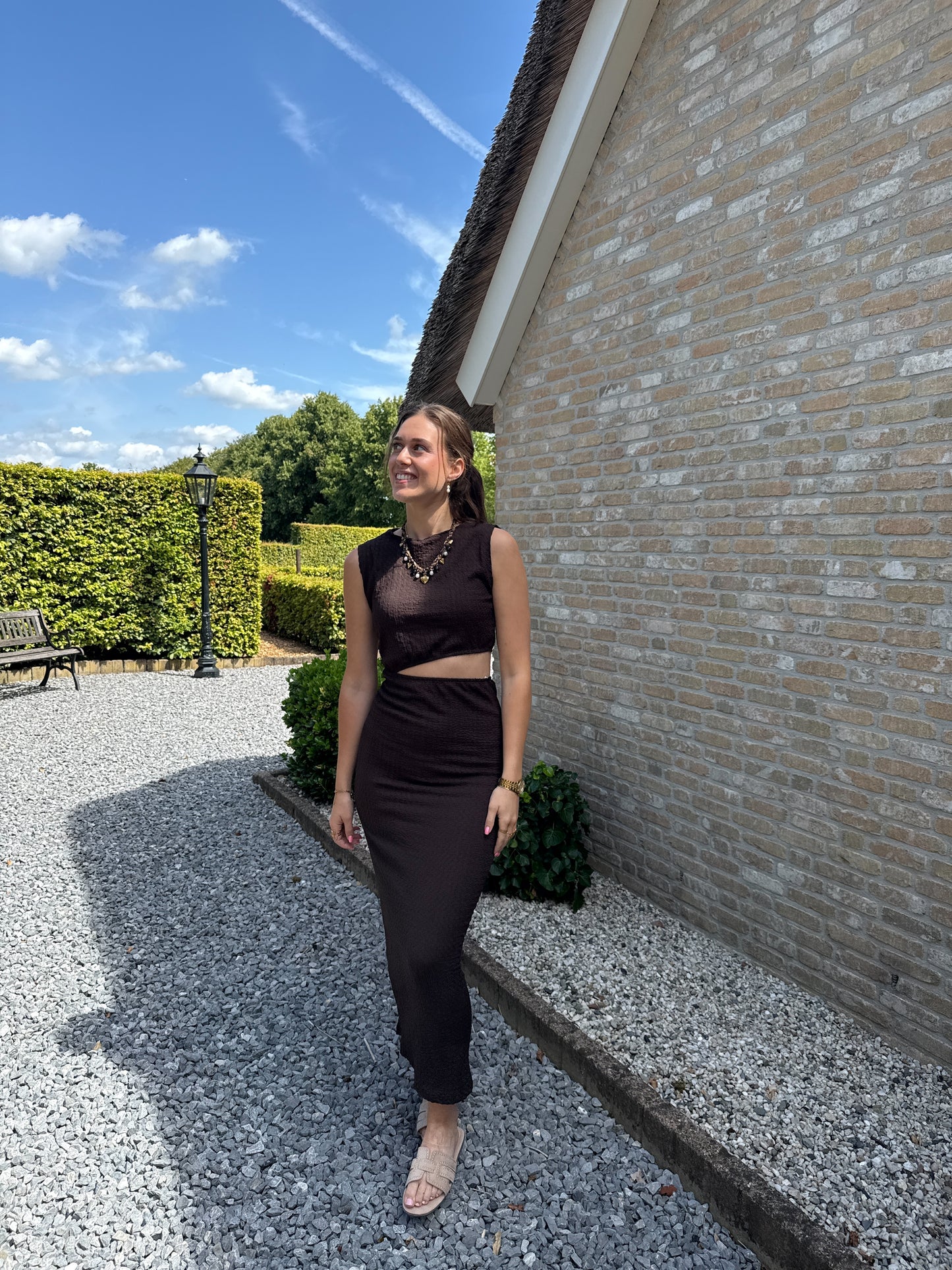 Jurk met cut out - bruin