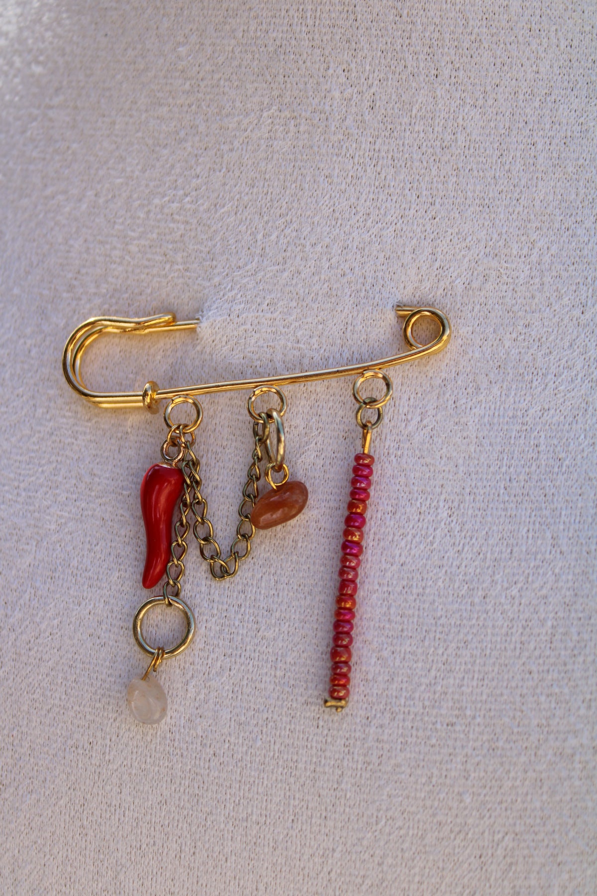 Charm pin broche - spicy