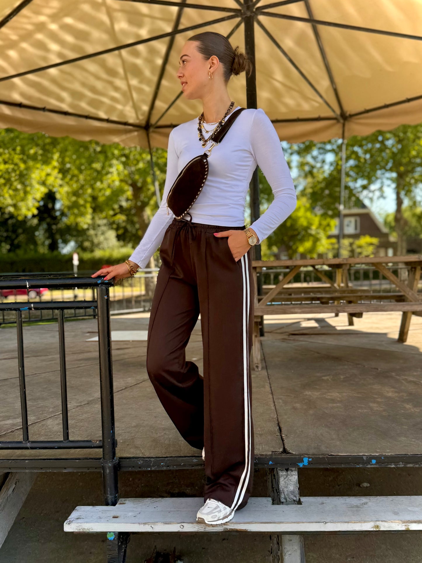 Pantalon jogger met streep - bruin