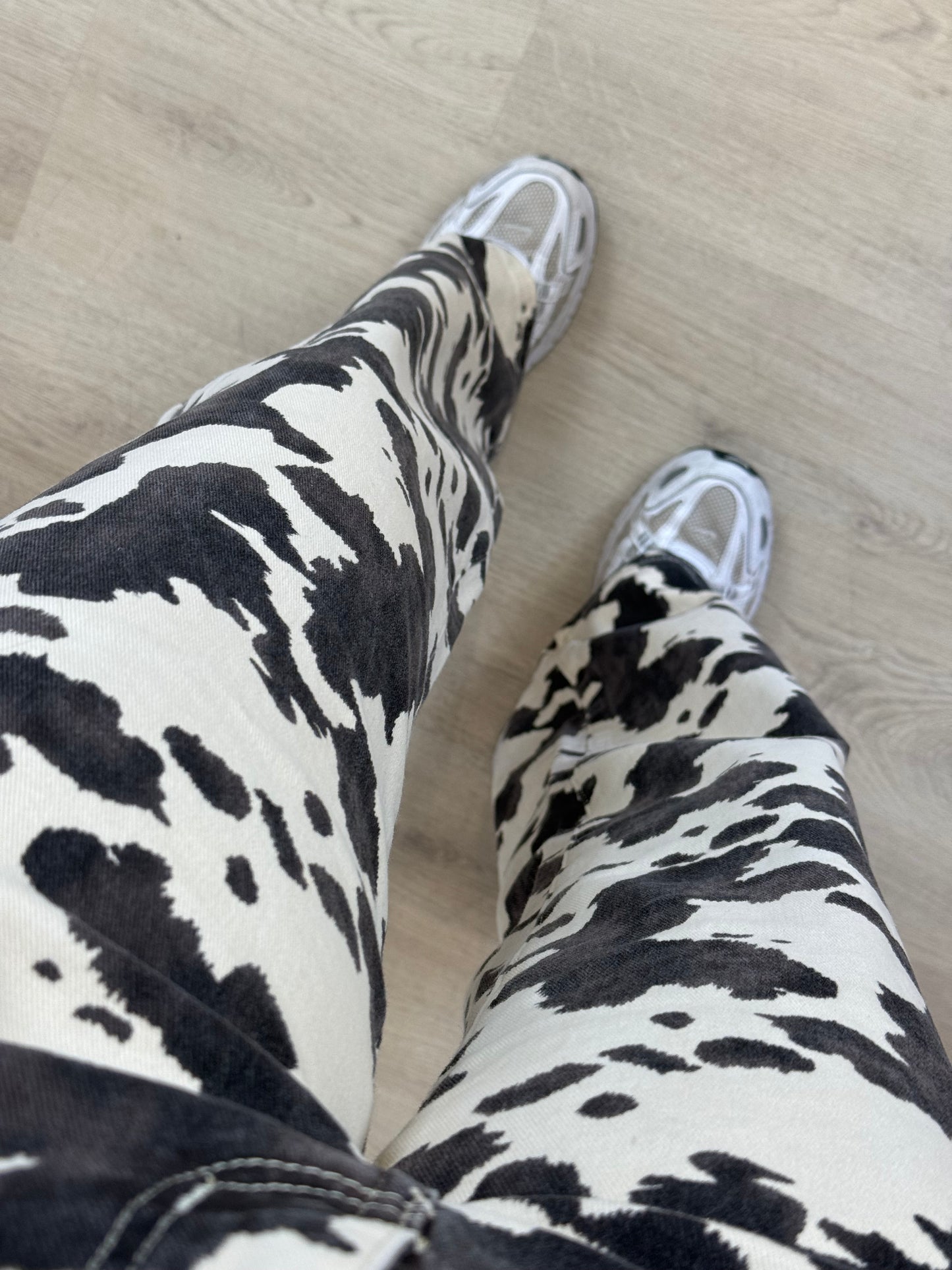 Cow print stretch jeans met ceintuur