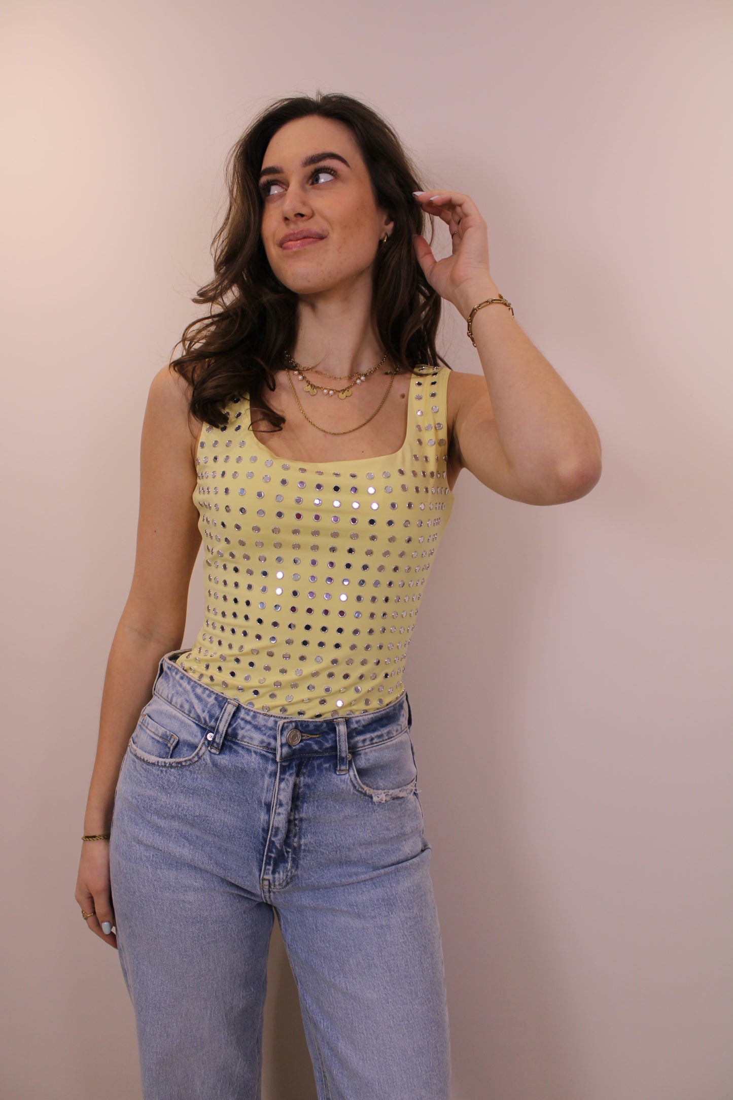 Body met spiegel studs - geel