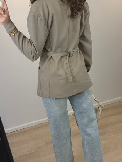 Getailleerde blazer met riem - taupe