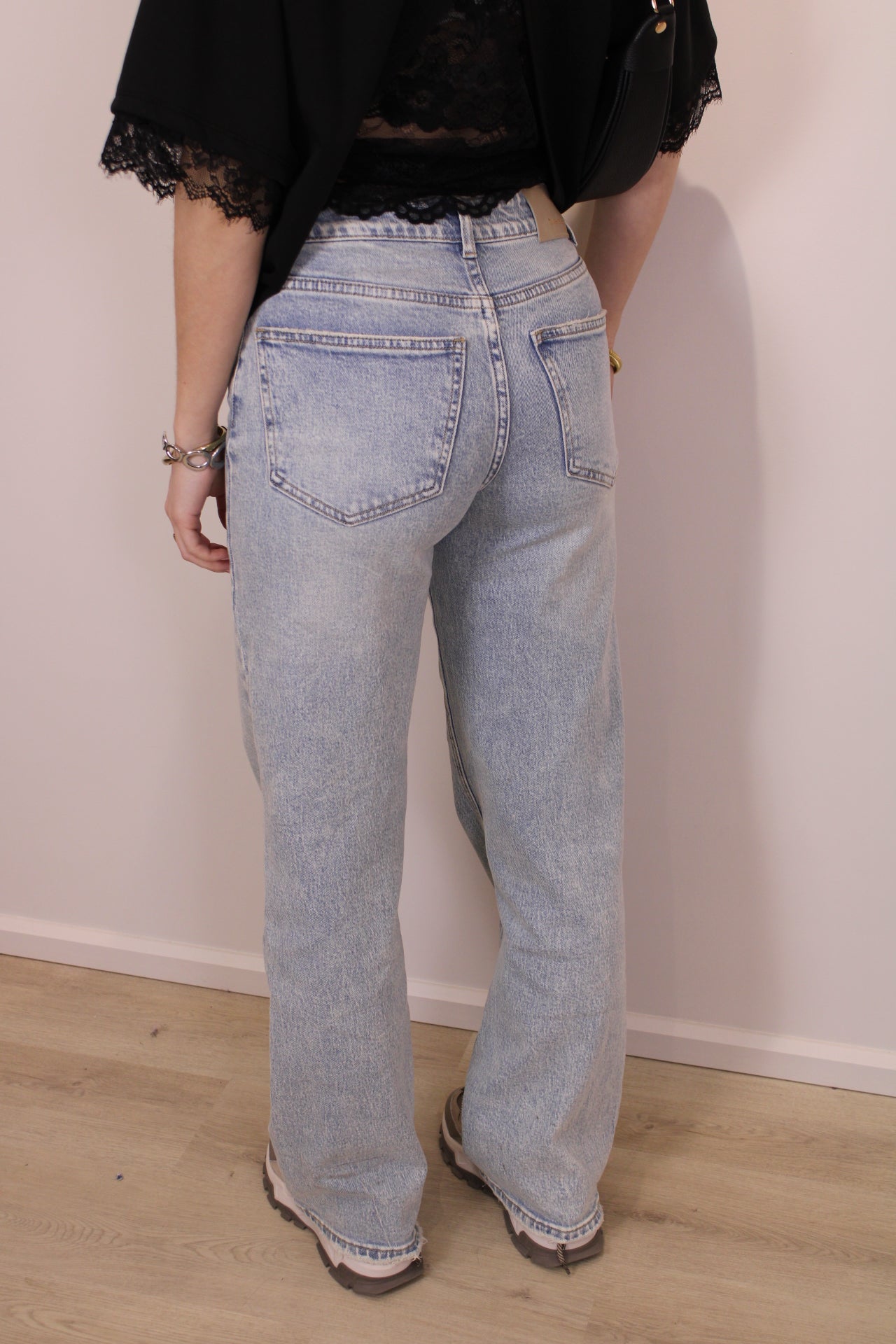 Mid waist - straight leg jeans - denim - At Styles
