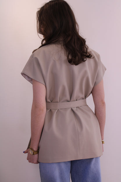 Boxy gilet met riem - beige - At Styles