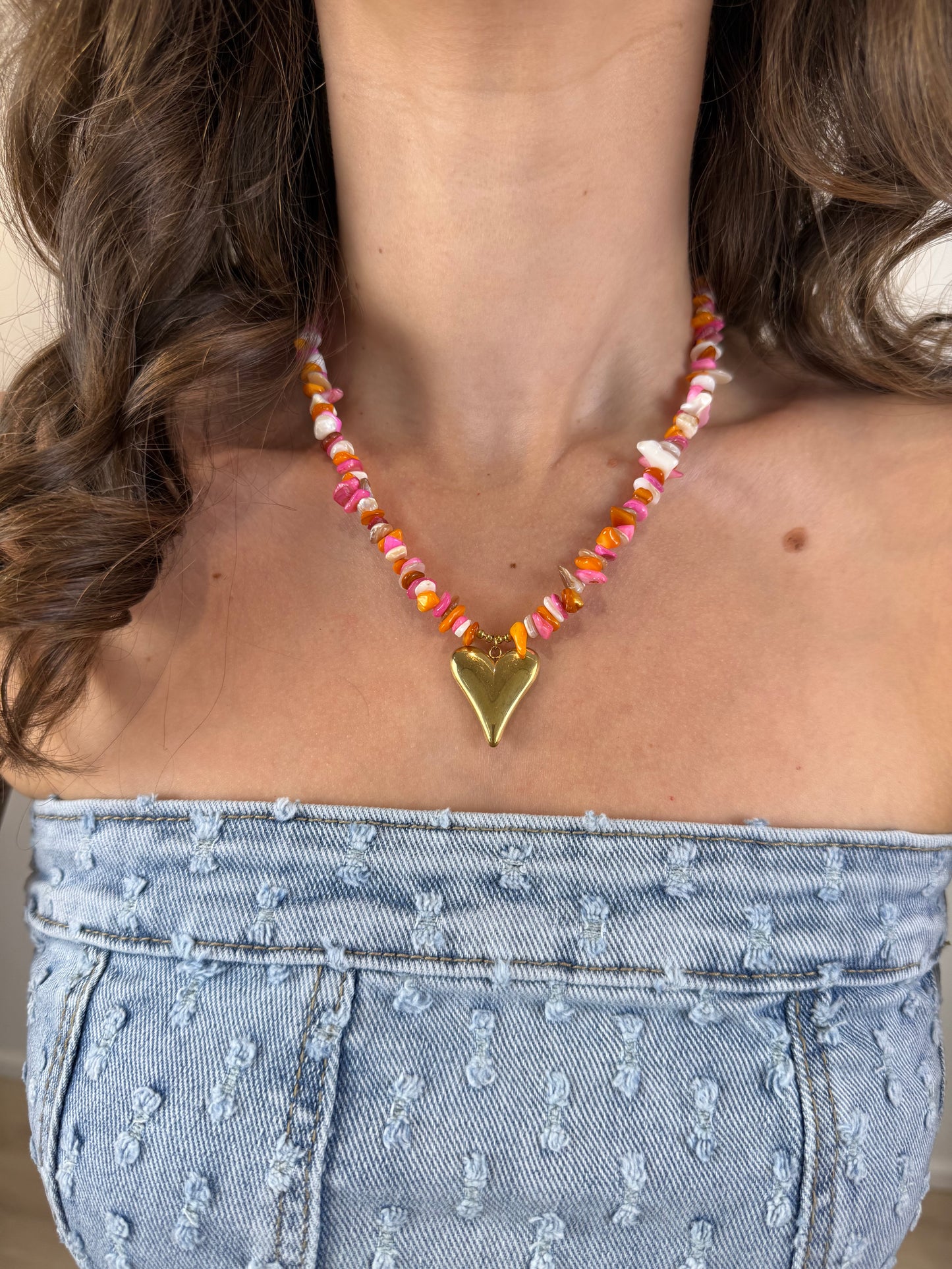 Steentjes ketting - roze oranje met goud hart