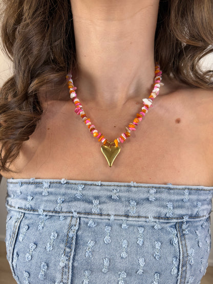 Steentjes ketting - roze oranje met goud hart