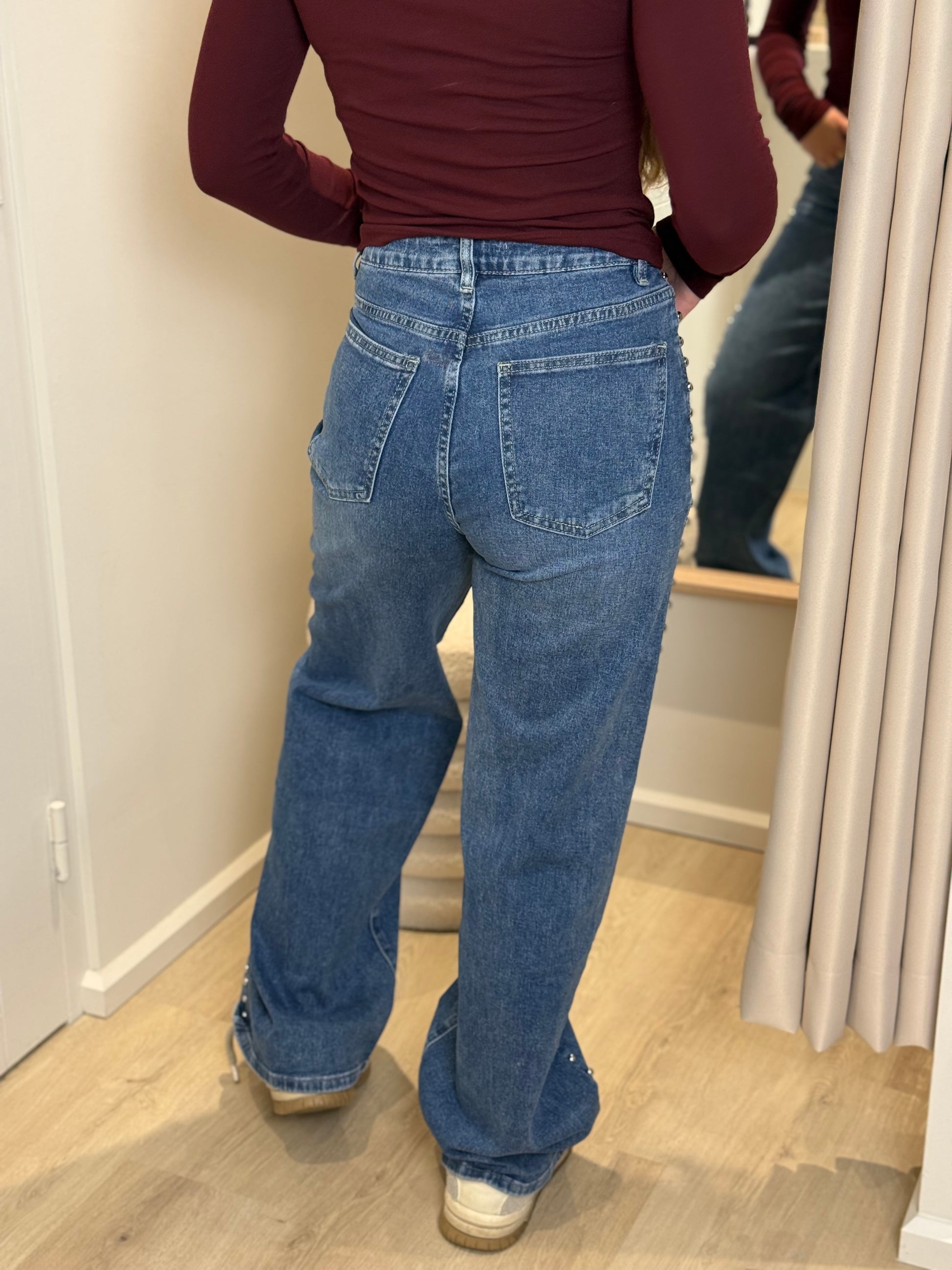 High waist - wide leg jeans met studs - denim - At Styles