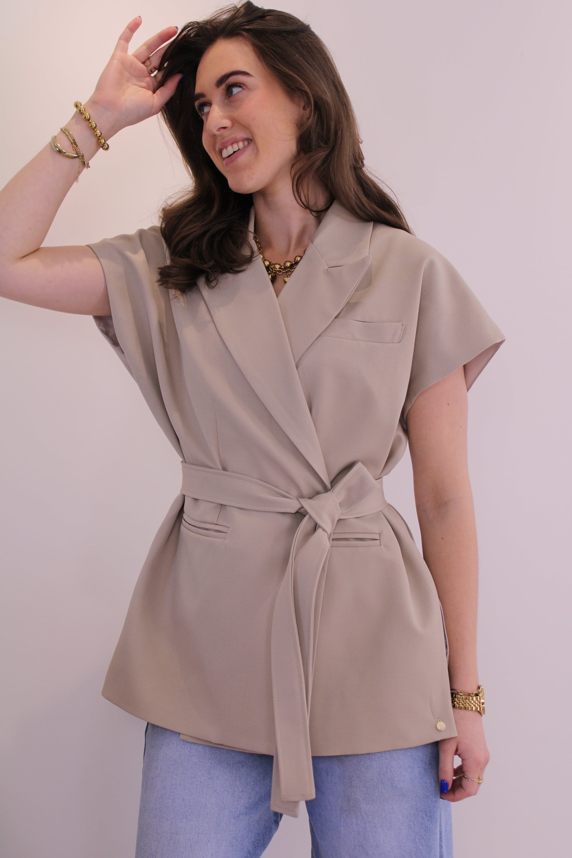 Boxy gilet met riem - beige - At Styles