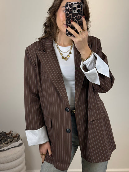 Oversized blazer met witte details - bruin