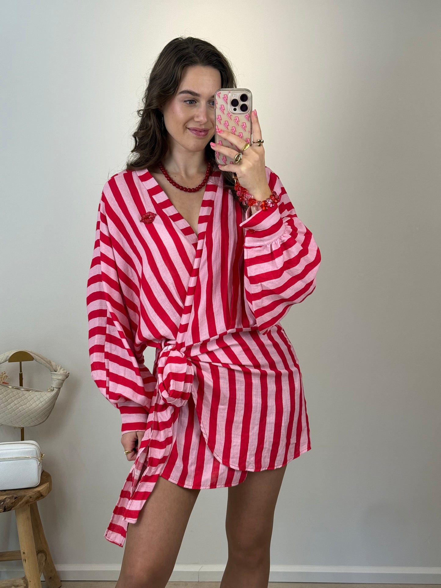 Gestreepte overslag jurk met lange mouw - roze rood