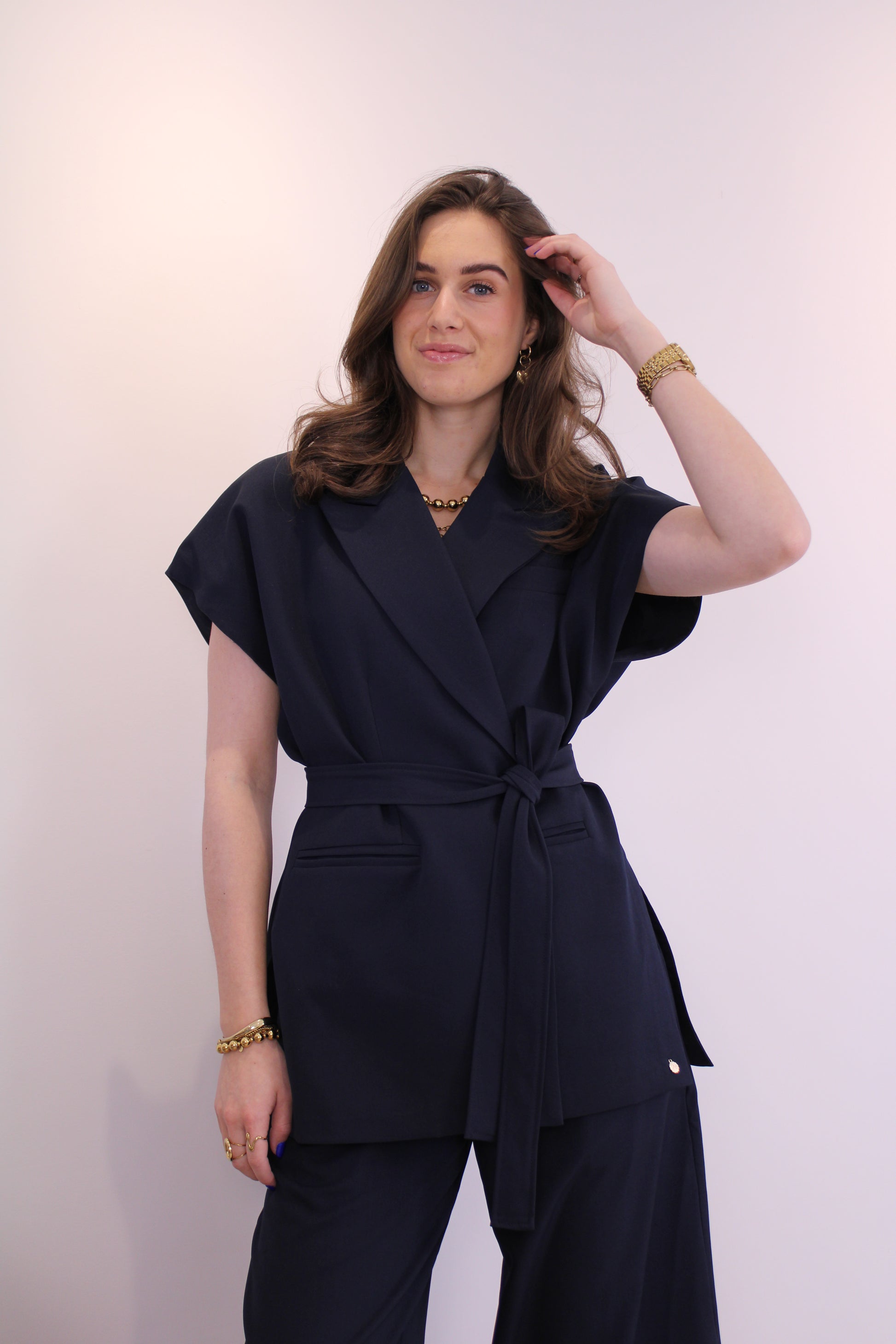 Boxy gilet met riem - donkerblauw - At Styles
