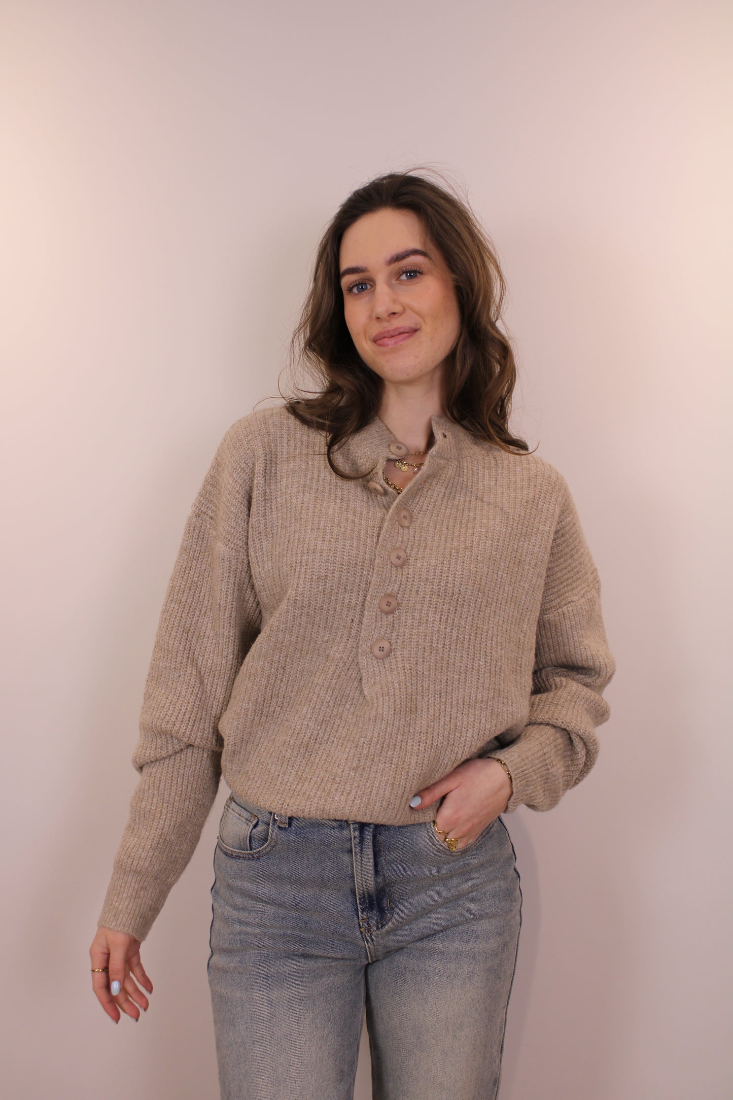 Trui met knopen - beige - At Styles
