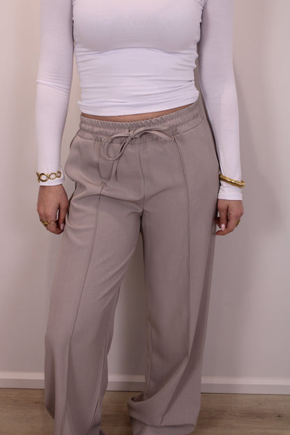 Broek met elastiek en siernaad - beige - At Styles