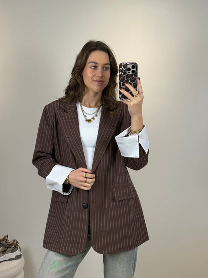 Oversized blazer met witte details - bruin