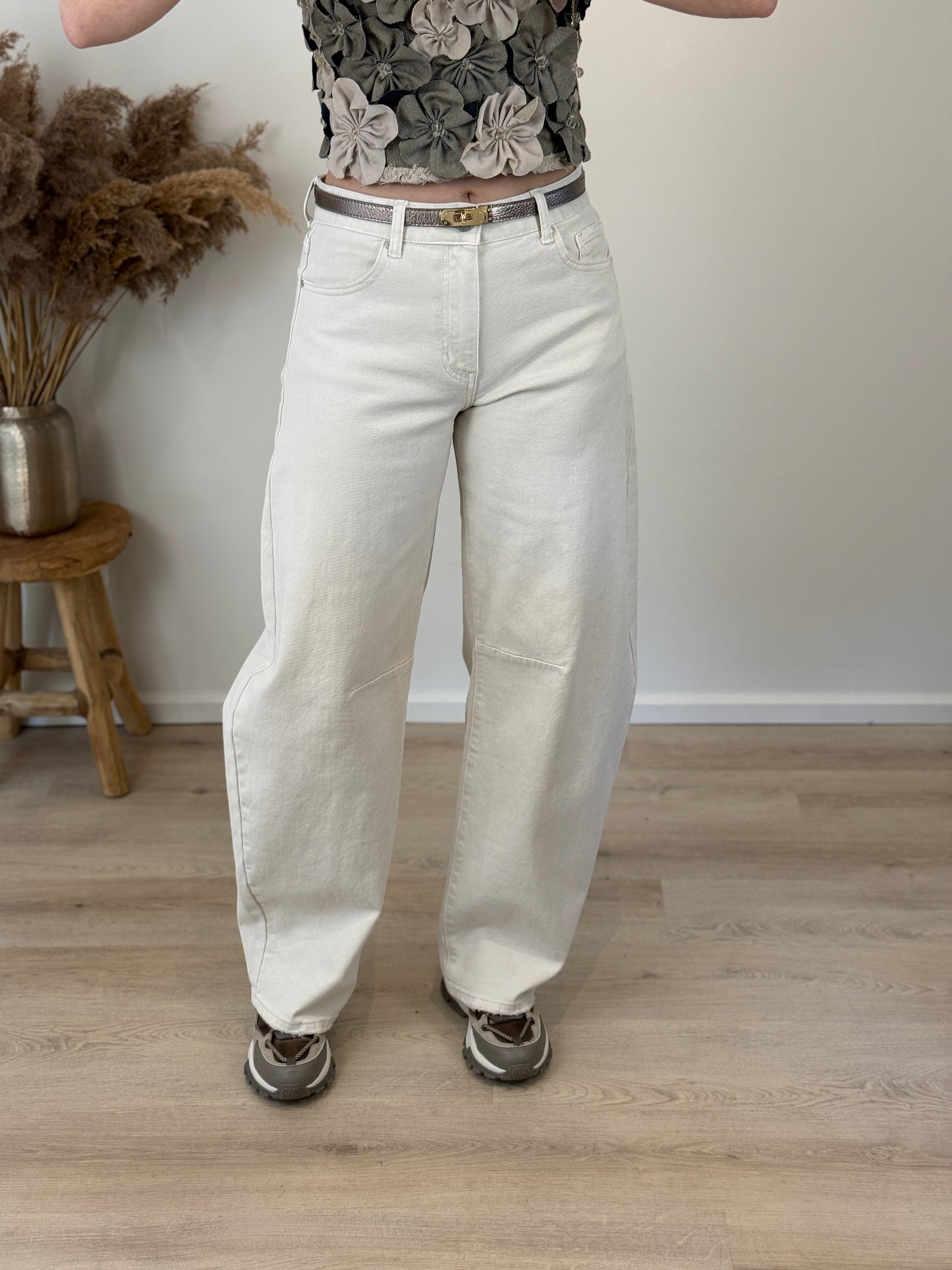 Mid waist - barrel jeans - beige - At Styles