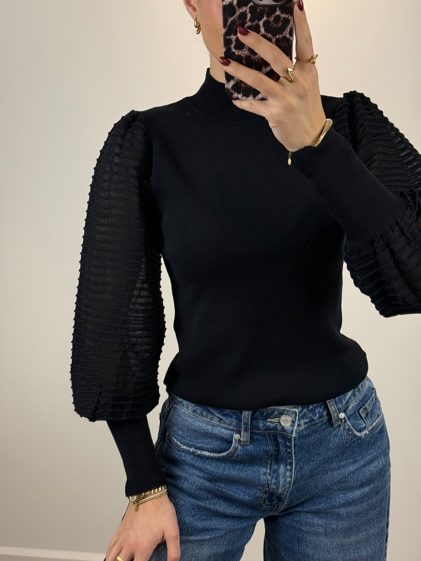 Top met col en mesh mouwen - zwart