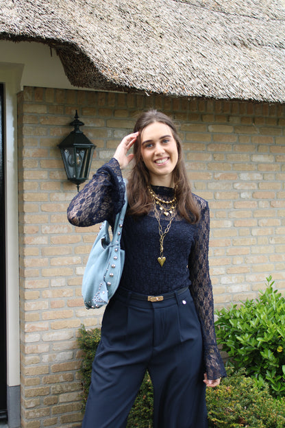 Kanten top met mouwtje - blauw - At Styles