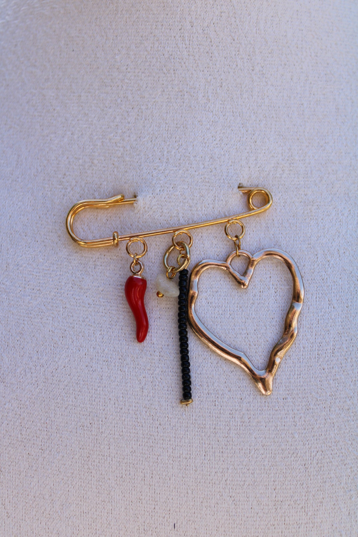 Charm pin broche - hot and sweet