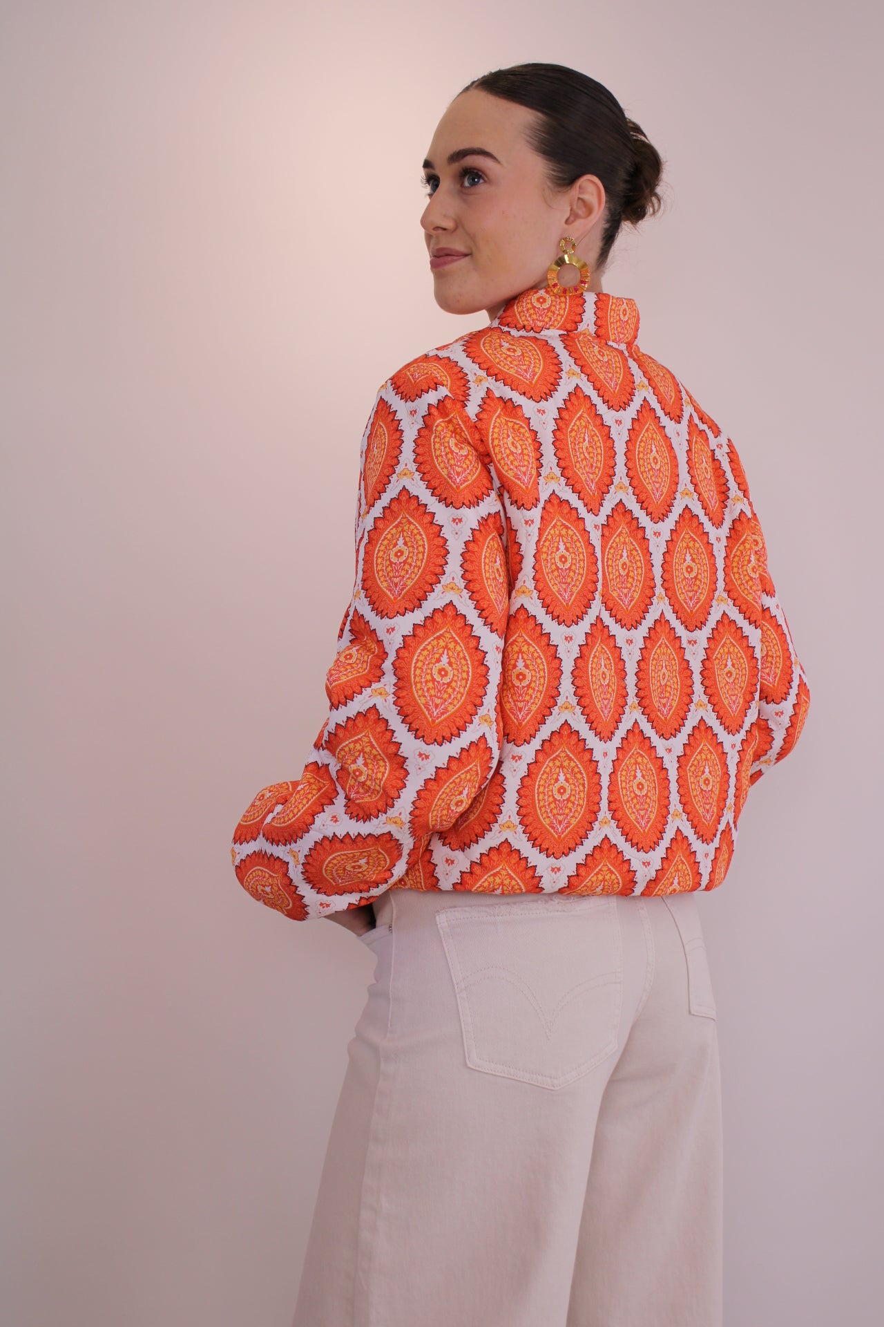 PRE-ORDER Bomber jasje print - oranje (uiterlijk di. 31 maart in huis) - At Styles