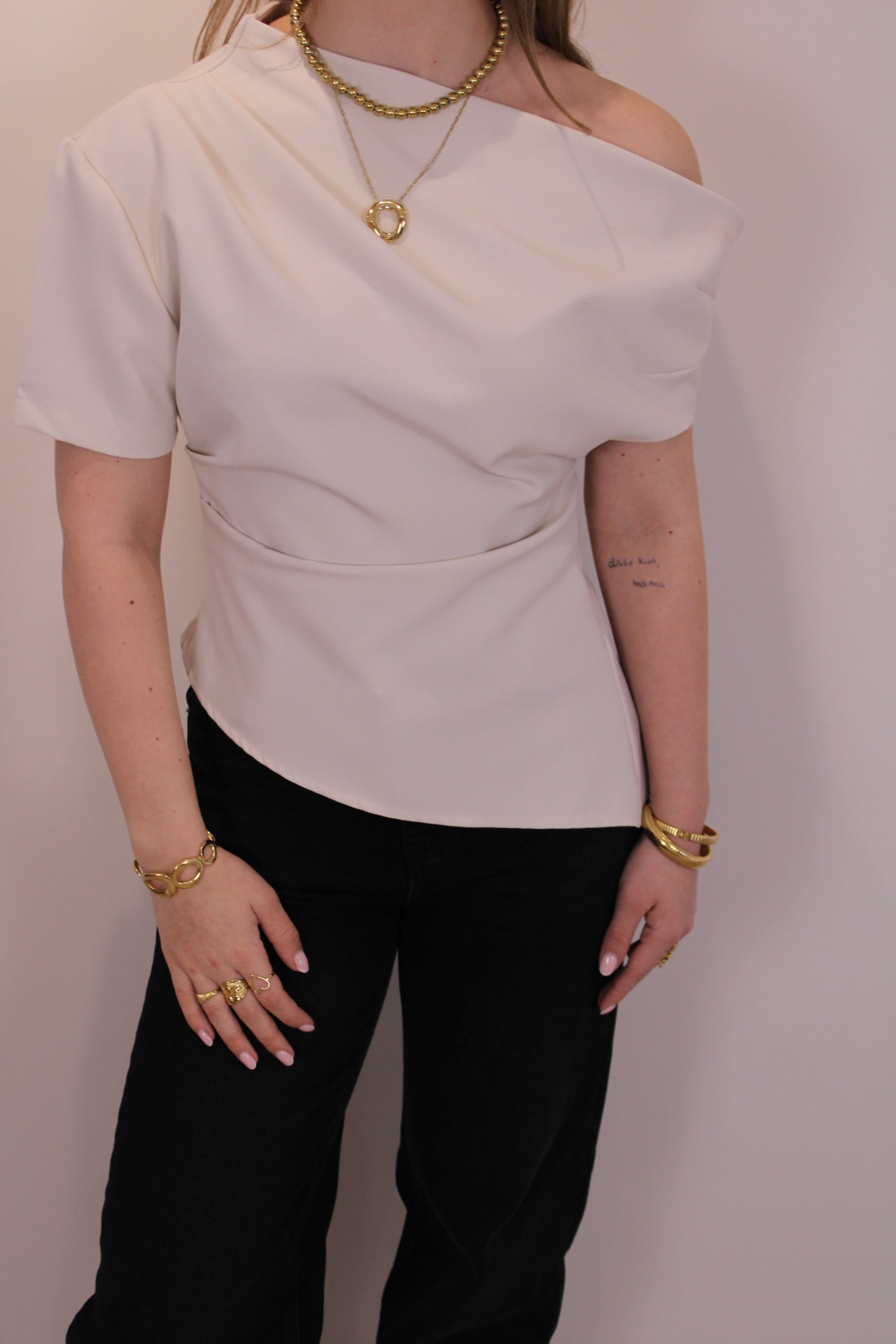 Asymmetrisch one shoulder top - creme - At Styles