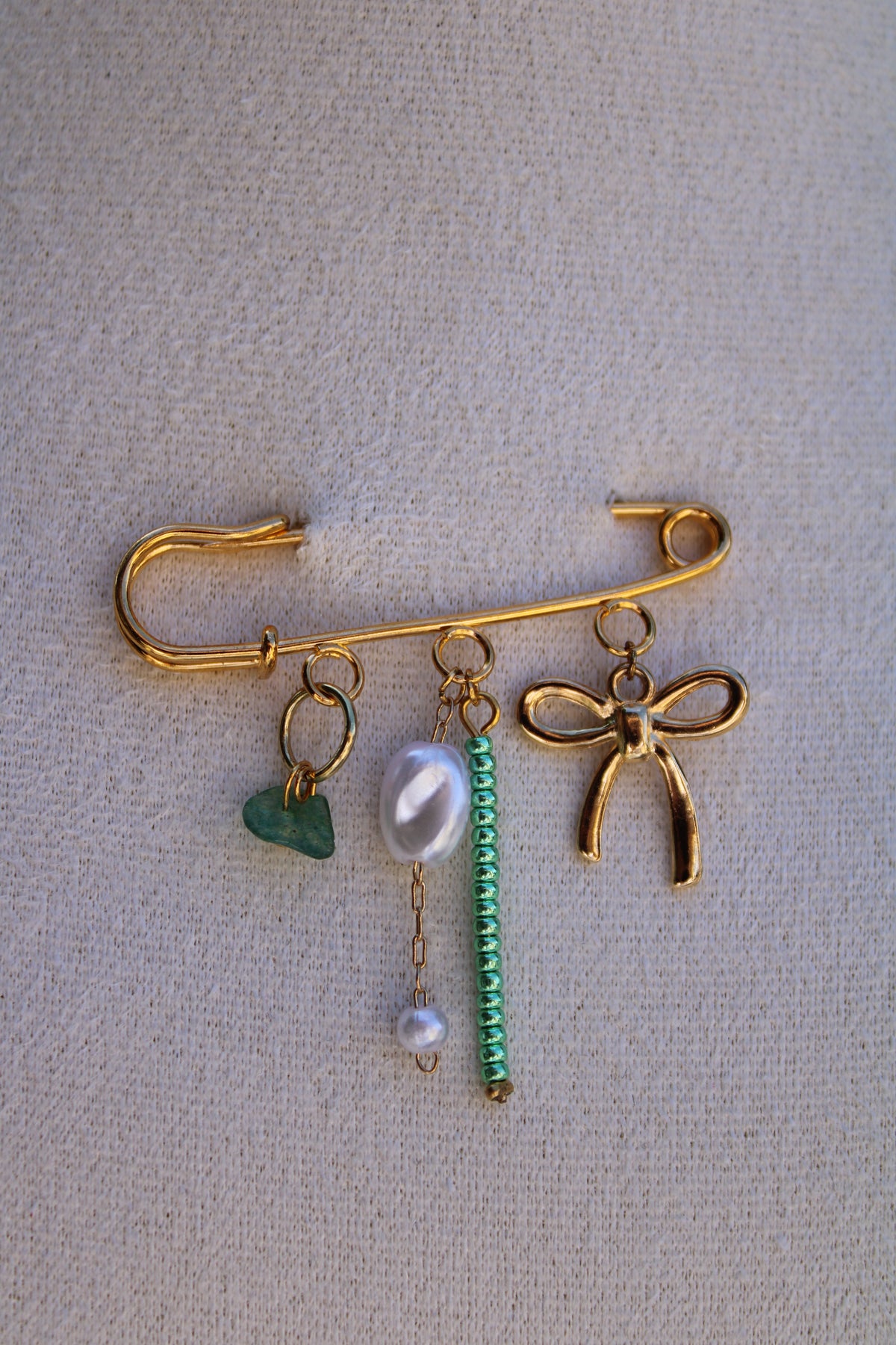 Charm pin broche - lucky