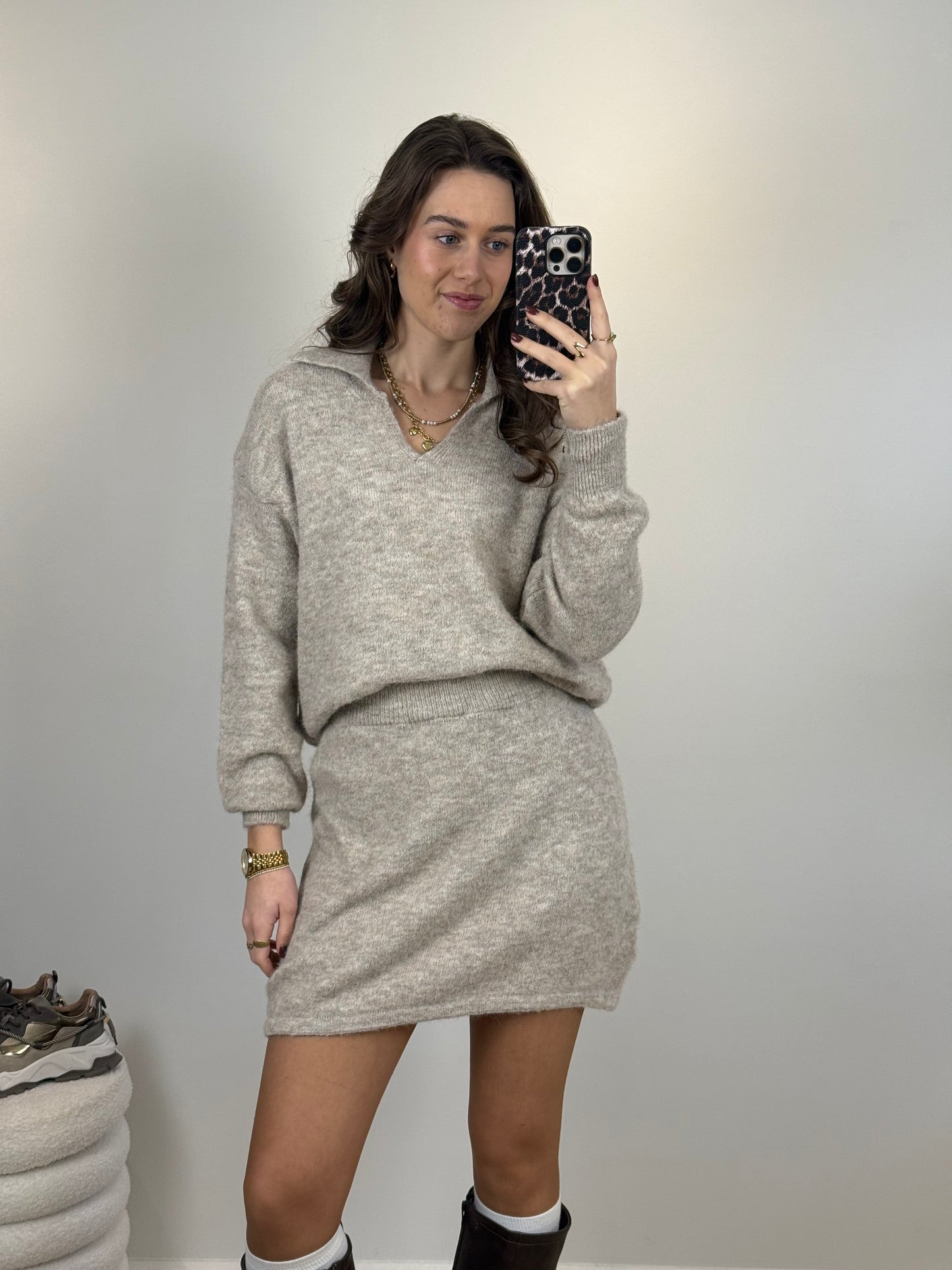 Gebreide trui met v-hals - beige