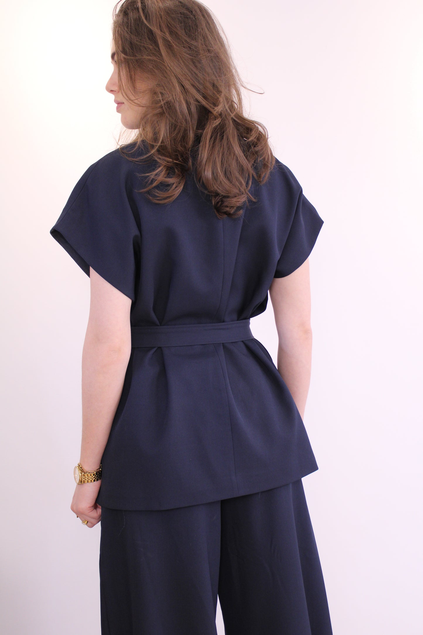 Boxy gilet met riem - donkerblauw - At Styles