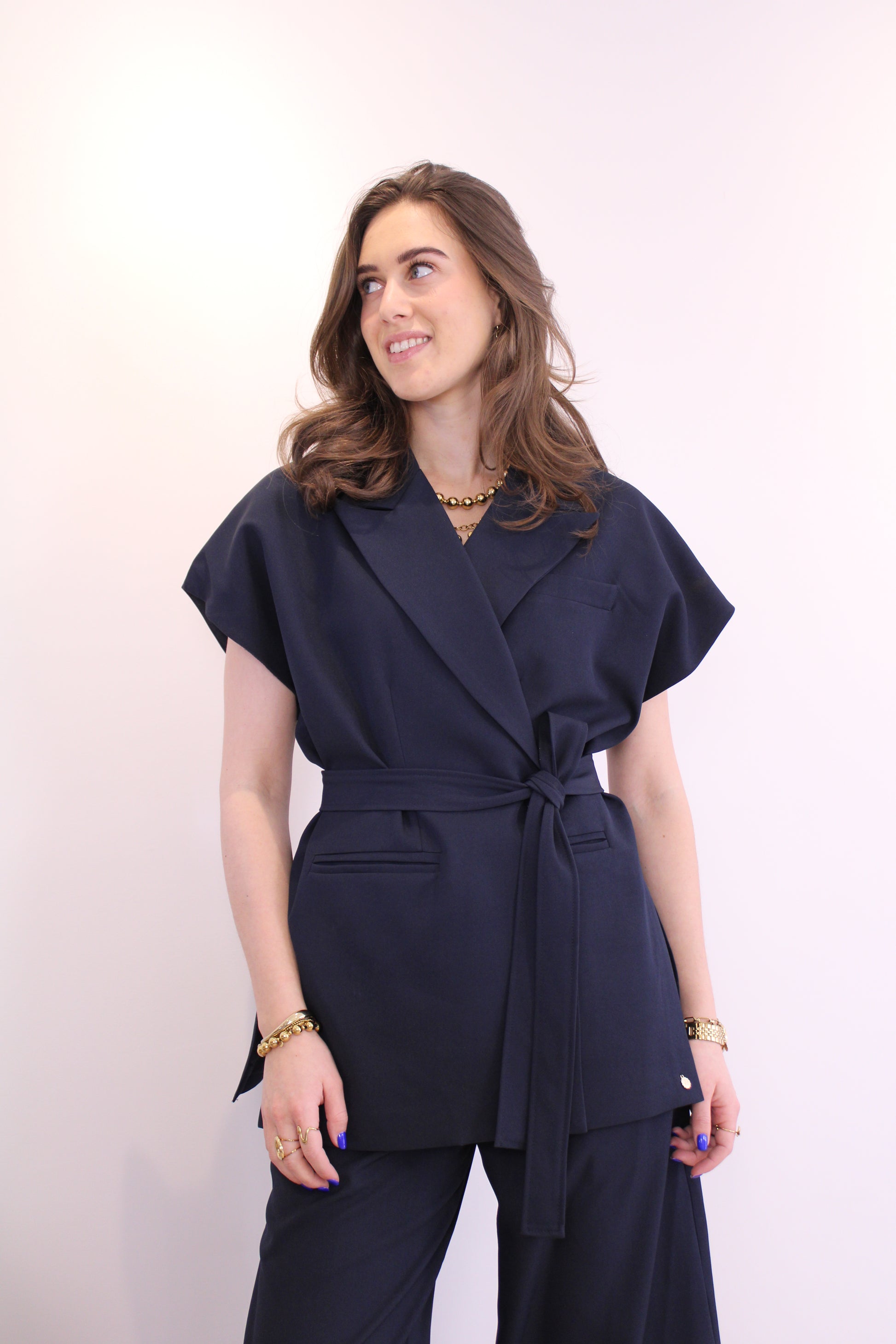 Boxy gilet met riem - donkerblauw - At Styles