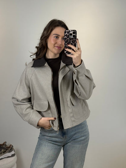 Jasje met bruin kraagje - beige