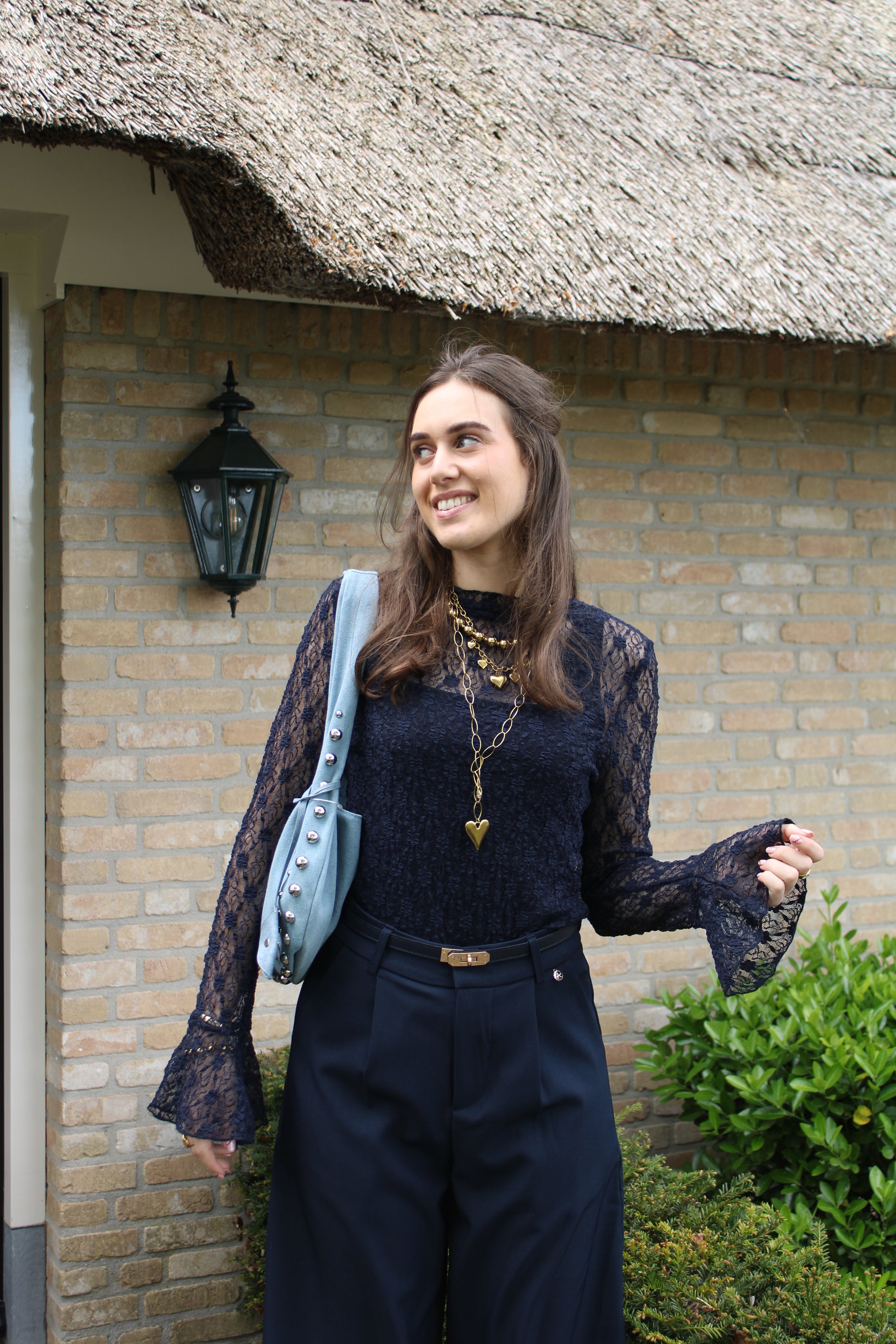 Kanten top met mouwtje - blauw - At Styles