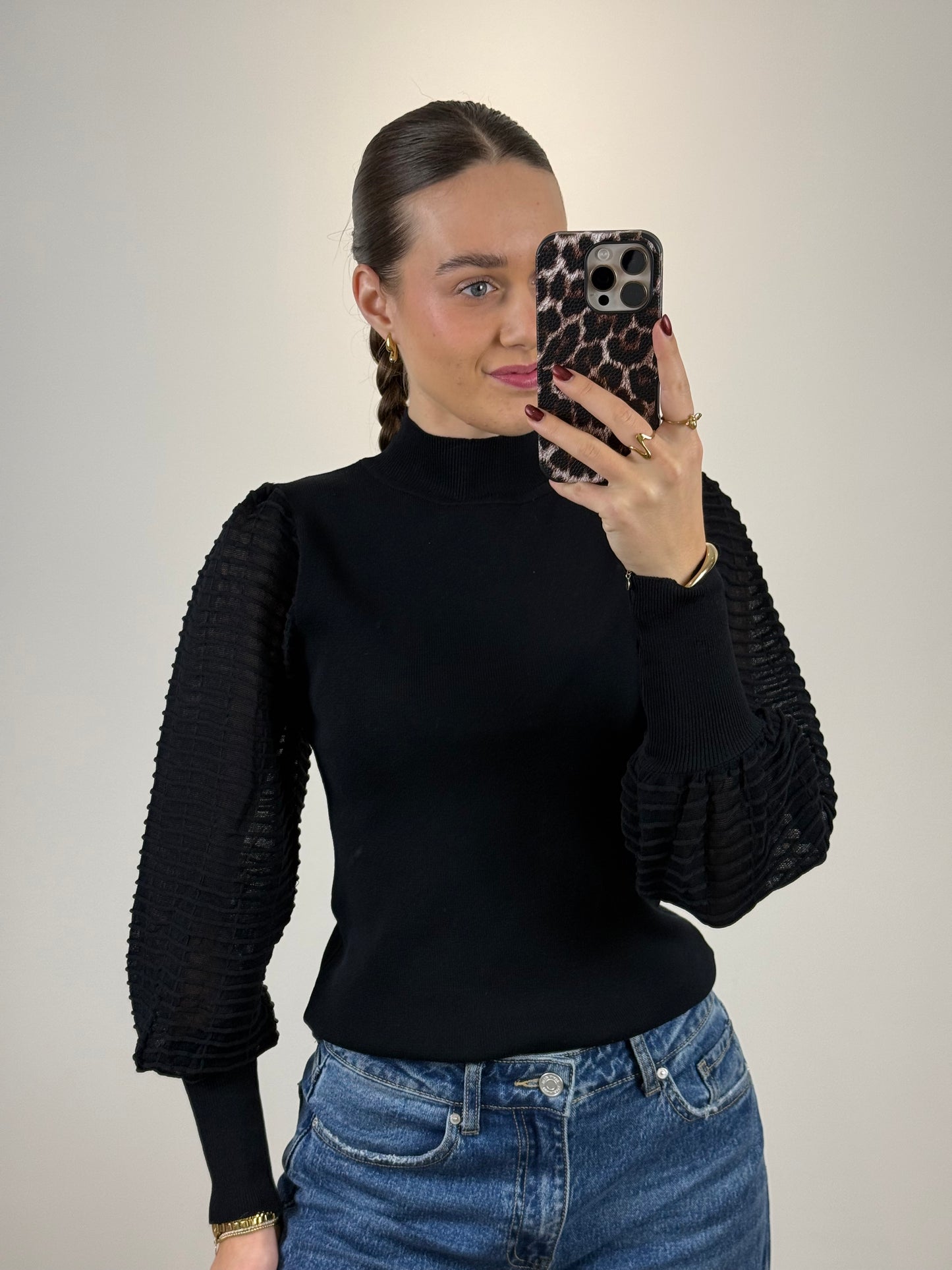 Top met col en mesh mouwen - zwart