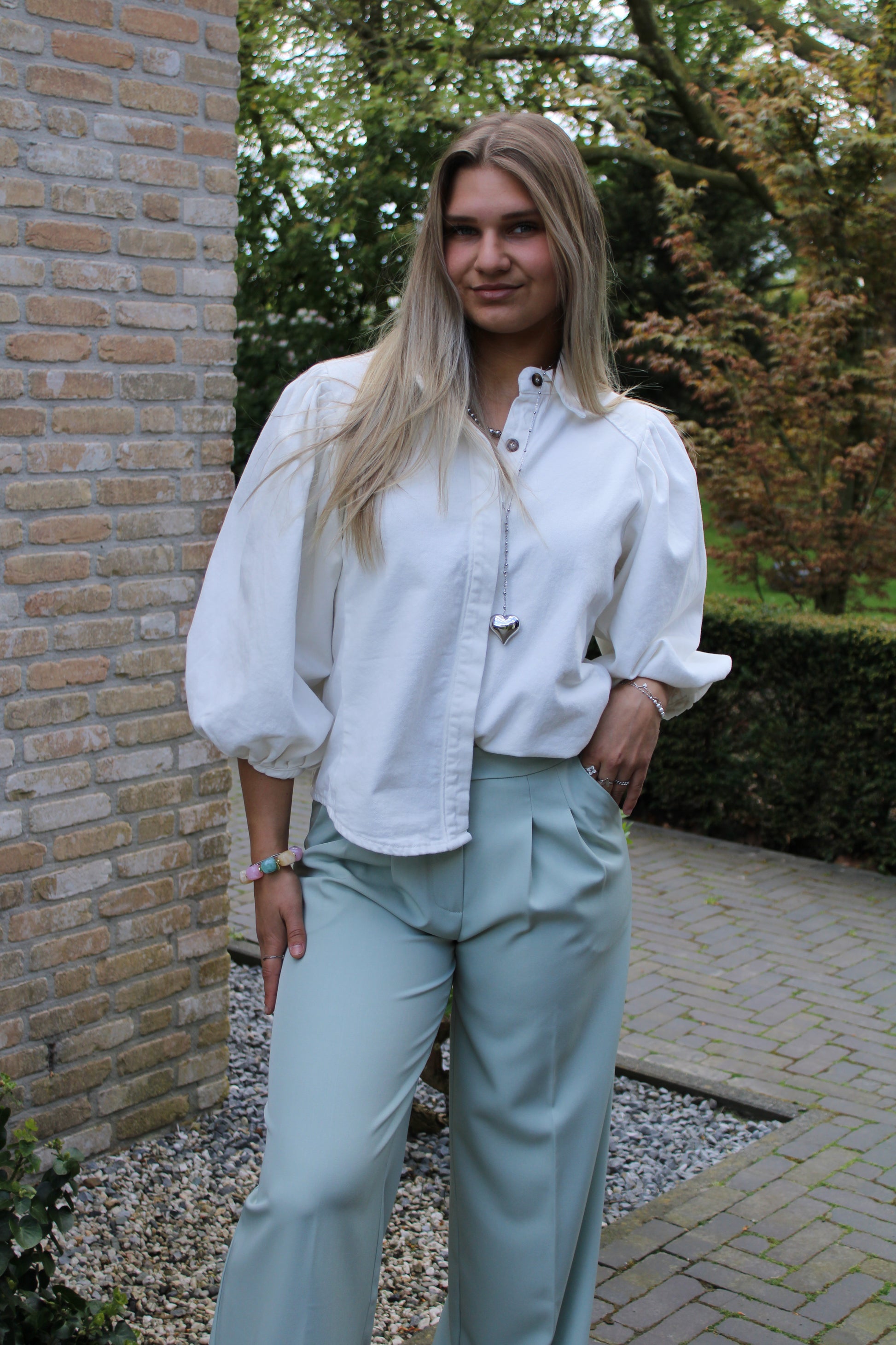 Denim blouse met pofmouw - wit - At Styles