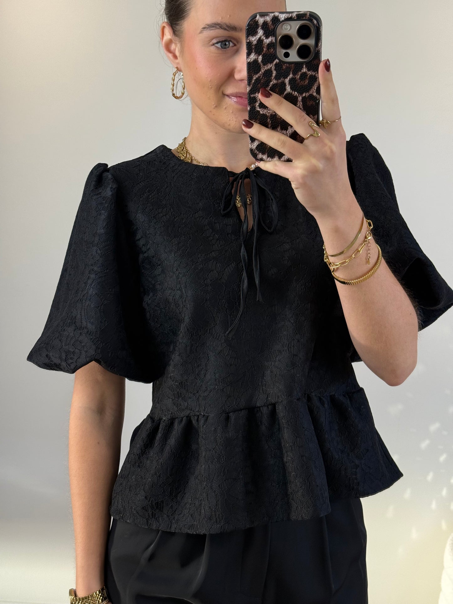 Top met pofmouw - zwart