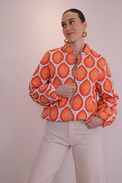 PRE-ORDER Bomber jasje print - oranje (uiterlijk di. 31 maart in huis) - At Styles