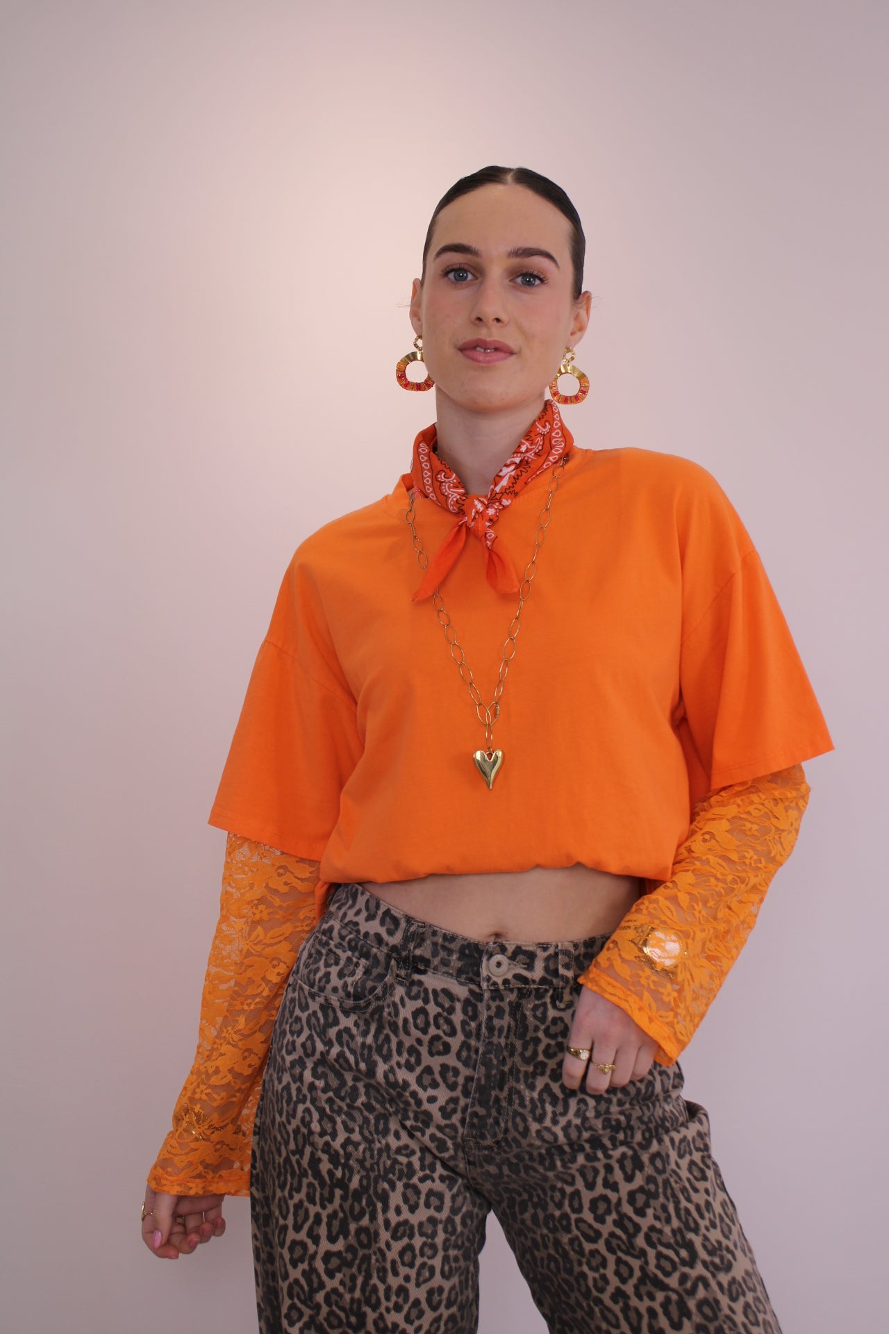 PRE-ORDER Shirt met kanten mouw - oranje (di. 31 maart in huis) - At Styles