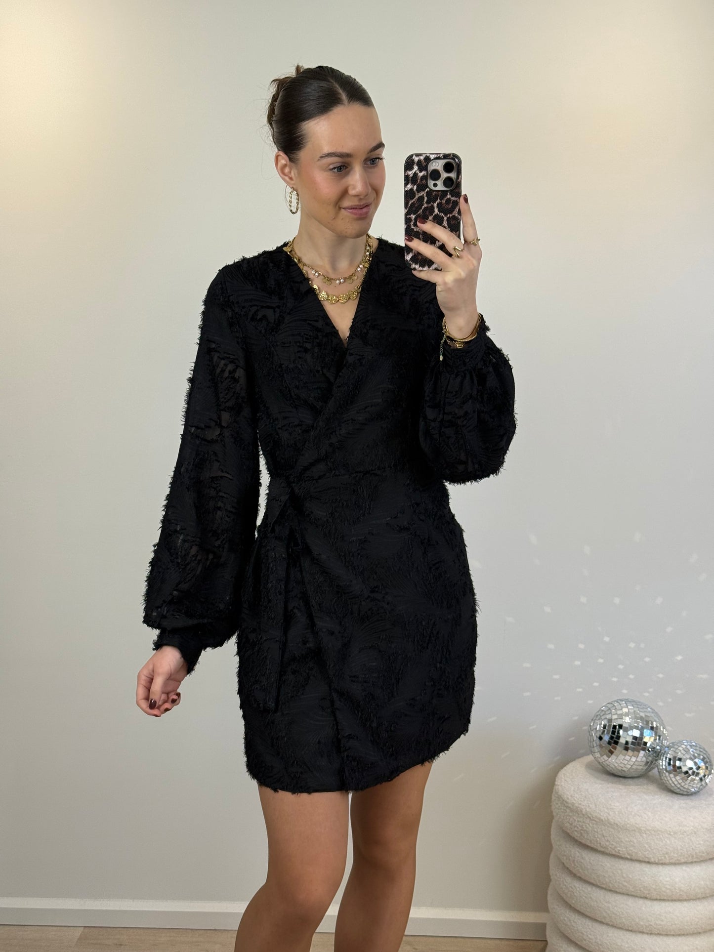 Overslag jurkje met franjes - zwart