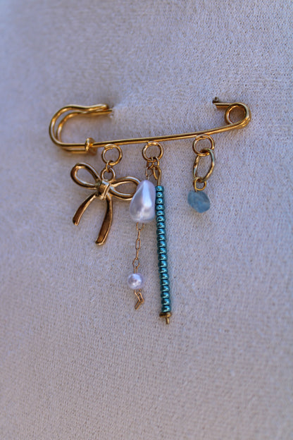 Charm pin broche - into the sea