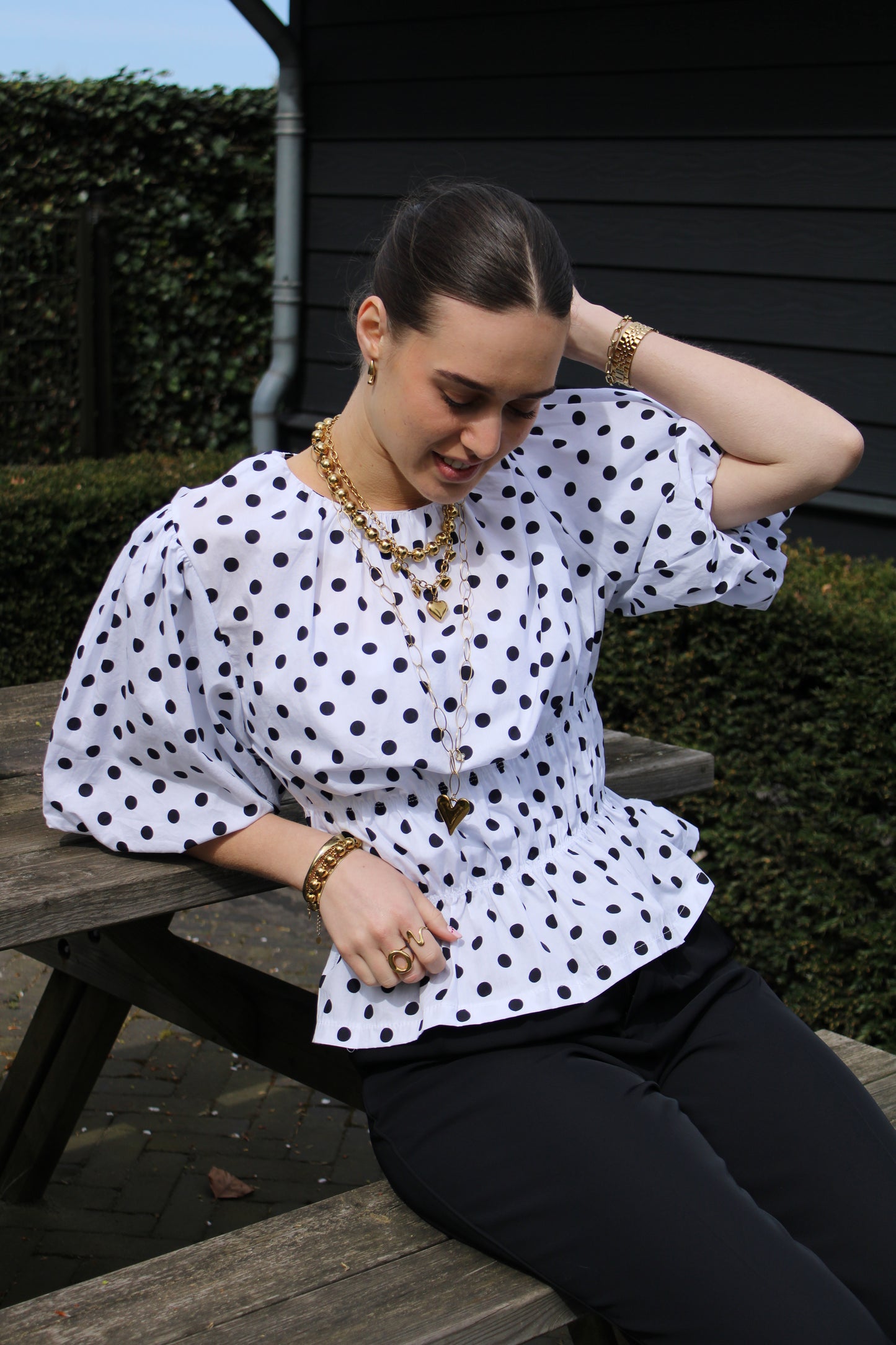 Polkadot top met pofmouw - wit zwart