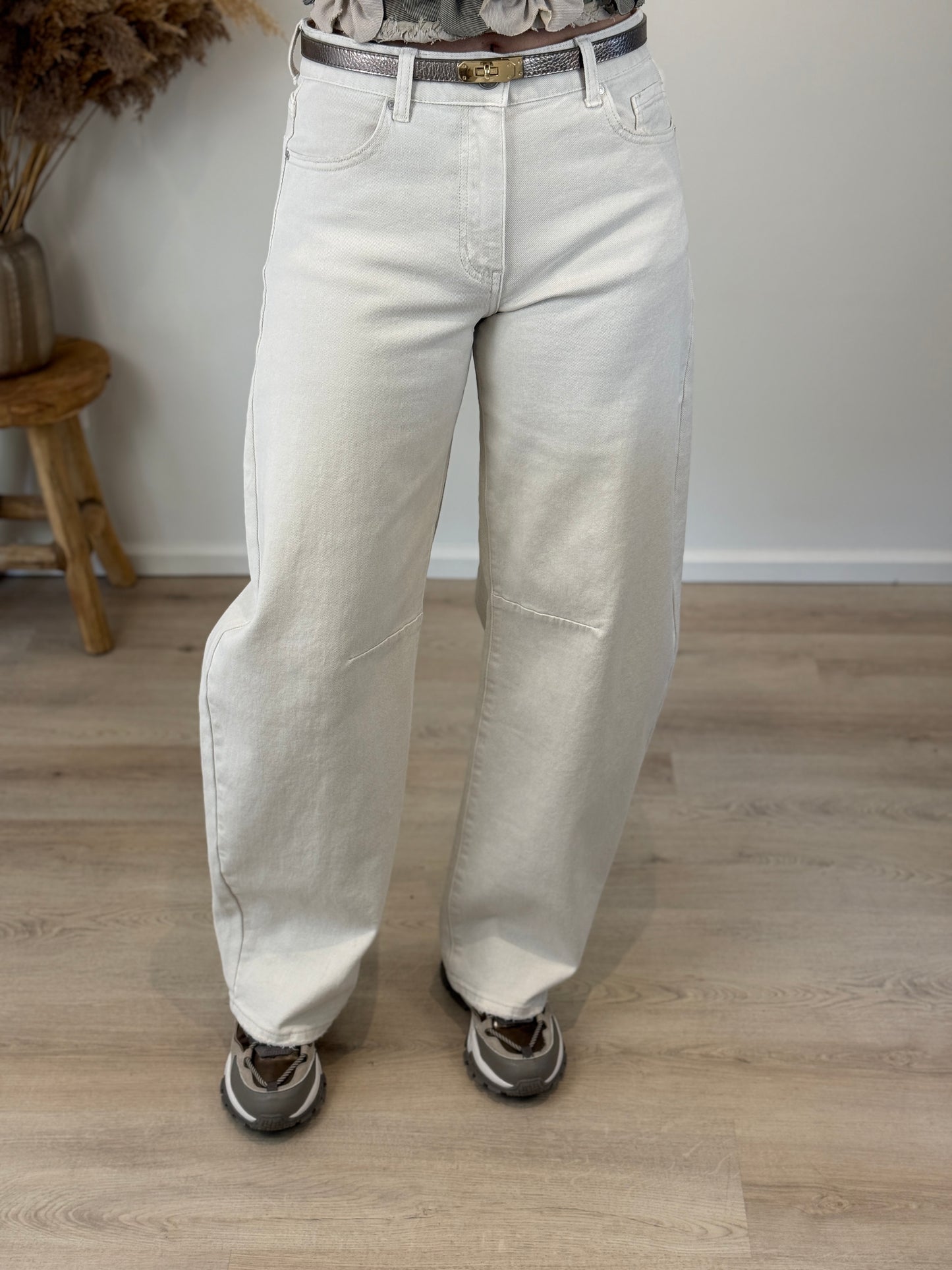 Mid waist - barrel jeans - beige - At Styles