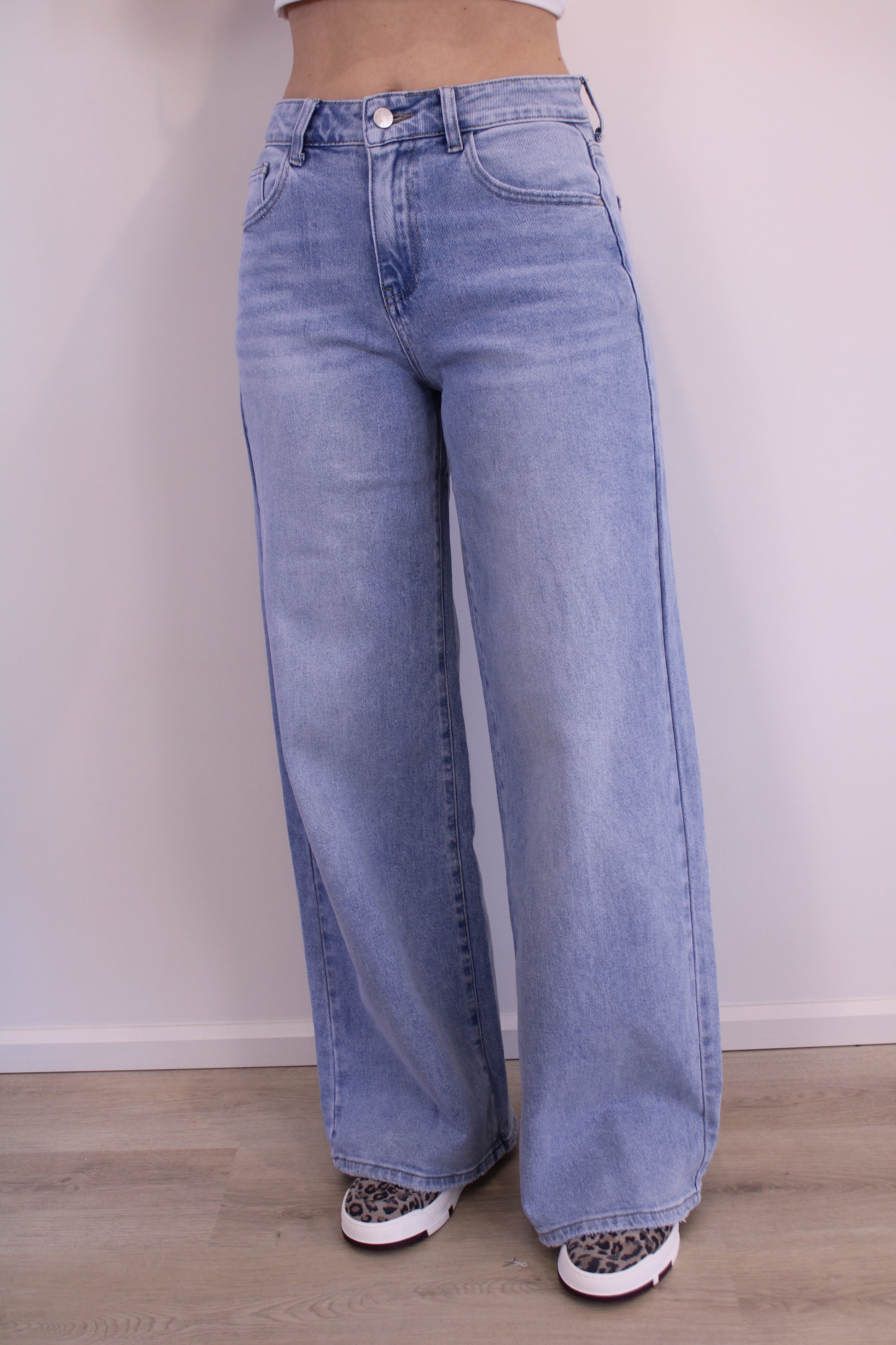 Mid waist - wide leg stretch jeans - denim - At Styles