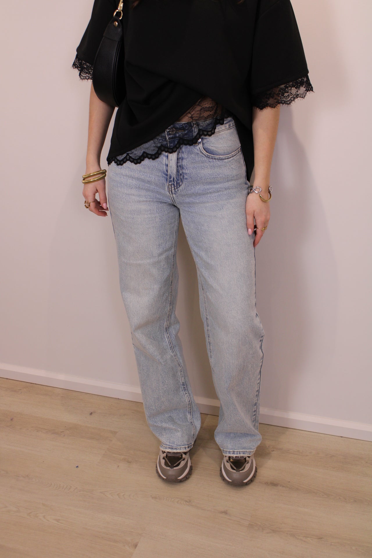 Mid waist - straight leg jeans - denim - At Styles