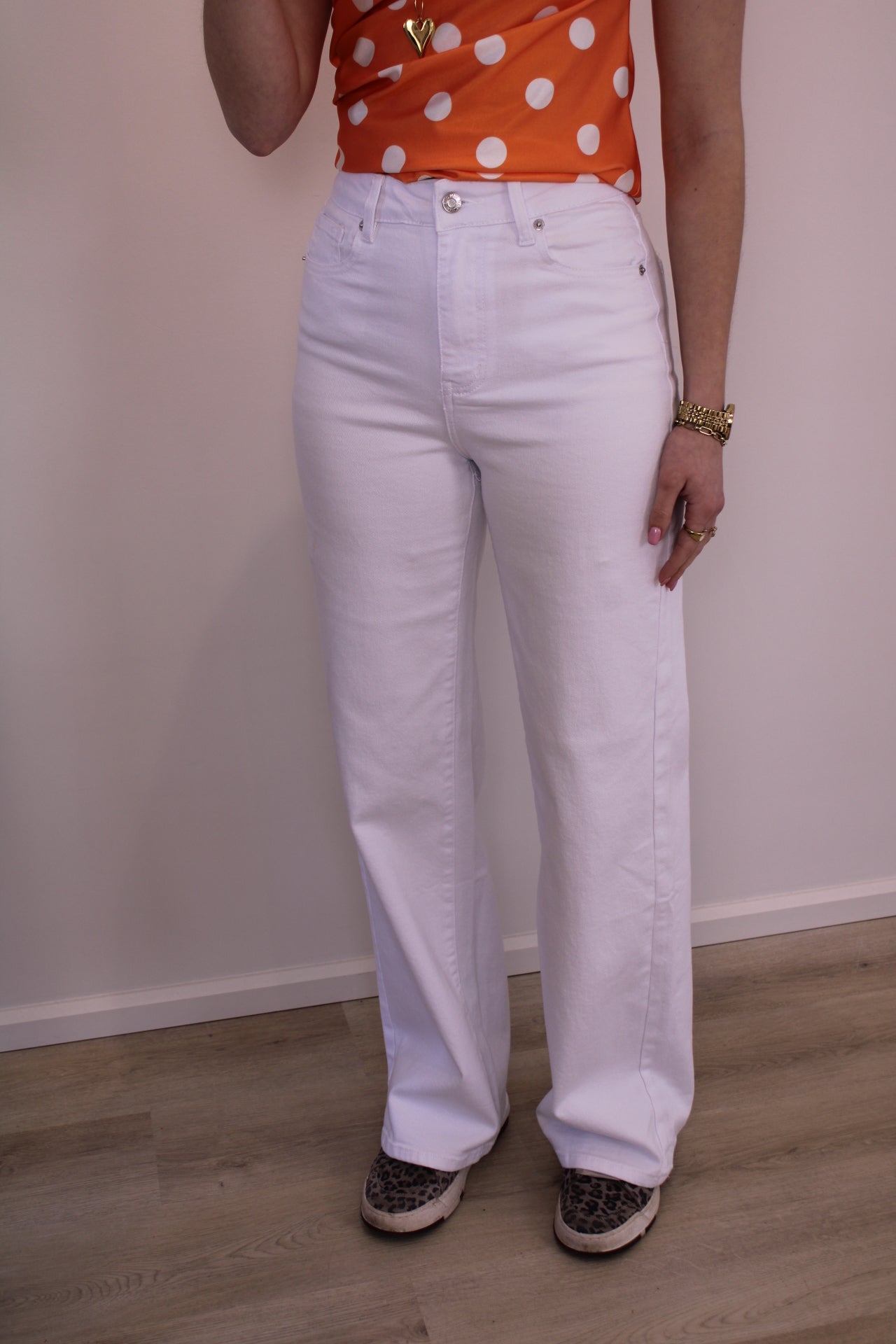 High waist - wide leg stretch jeans - wit - At Styles