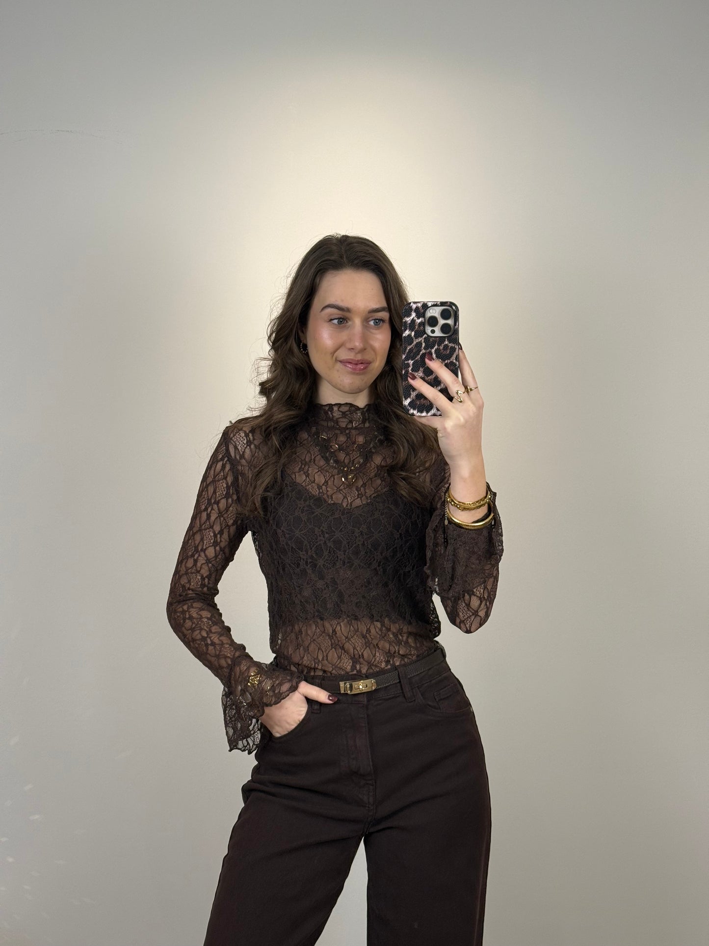 Kanten top met mouwtje - bruin