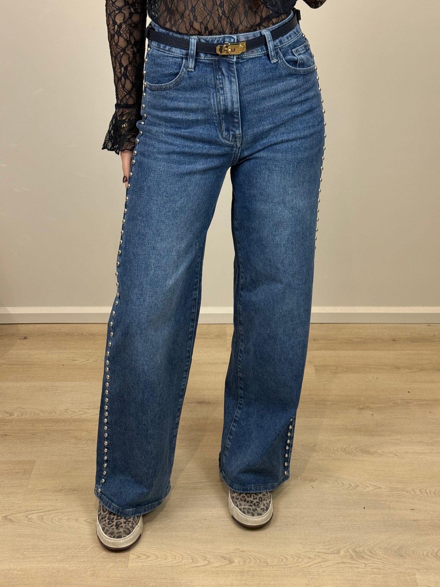 High waist - wide leg jeans met studs - denim