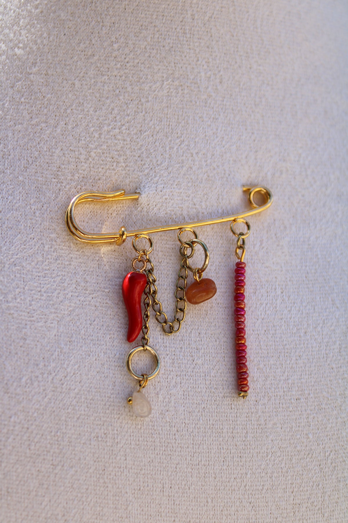Charm pin broche - spicy