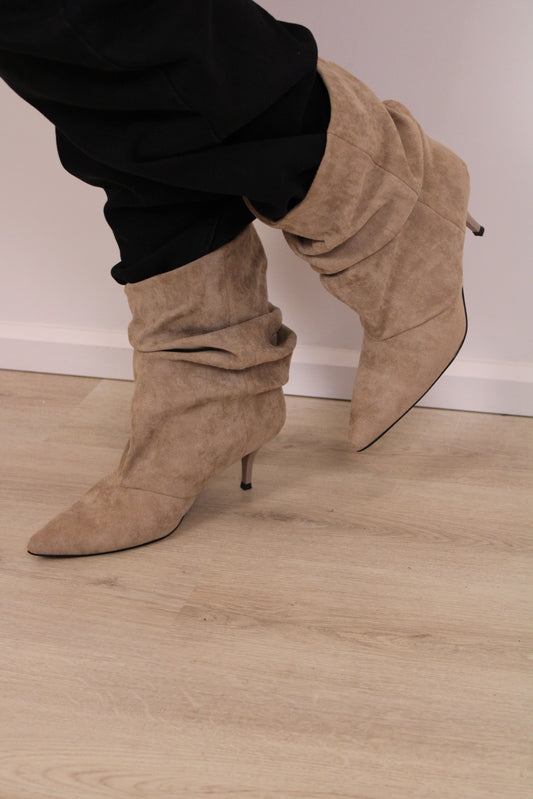 Slouchy enkel laarsjes met hak - beige