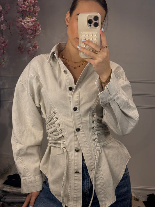 PRE-ORDER Getailleerde denim blouse - beige (wordt 8 maart verzonden) - At Styles
