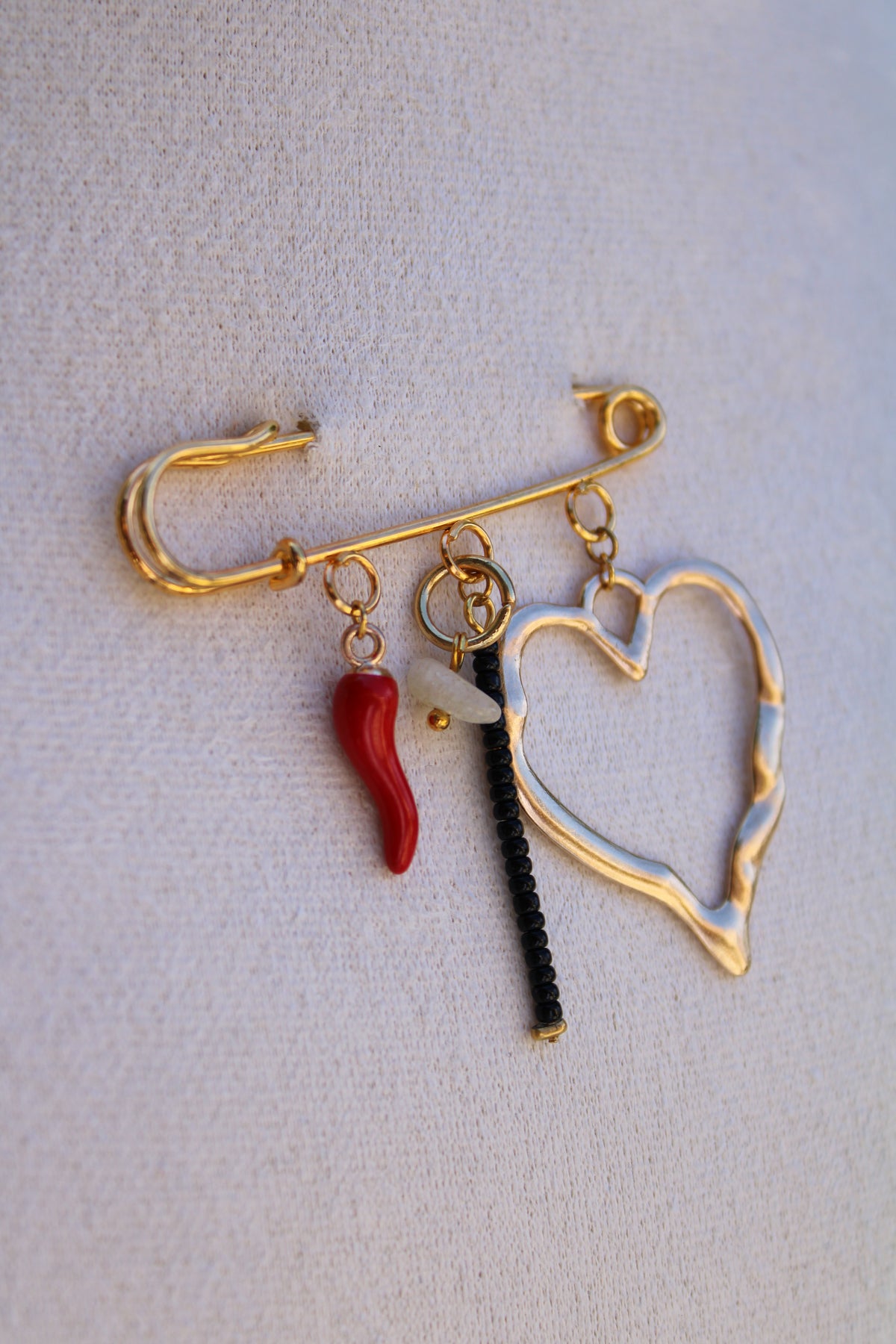 Charm pin broche - hot and sweet