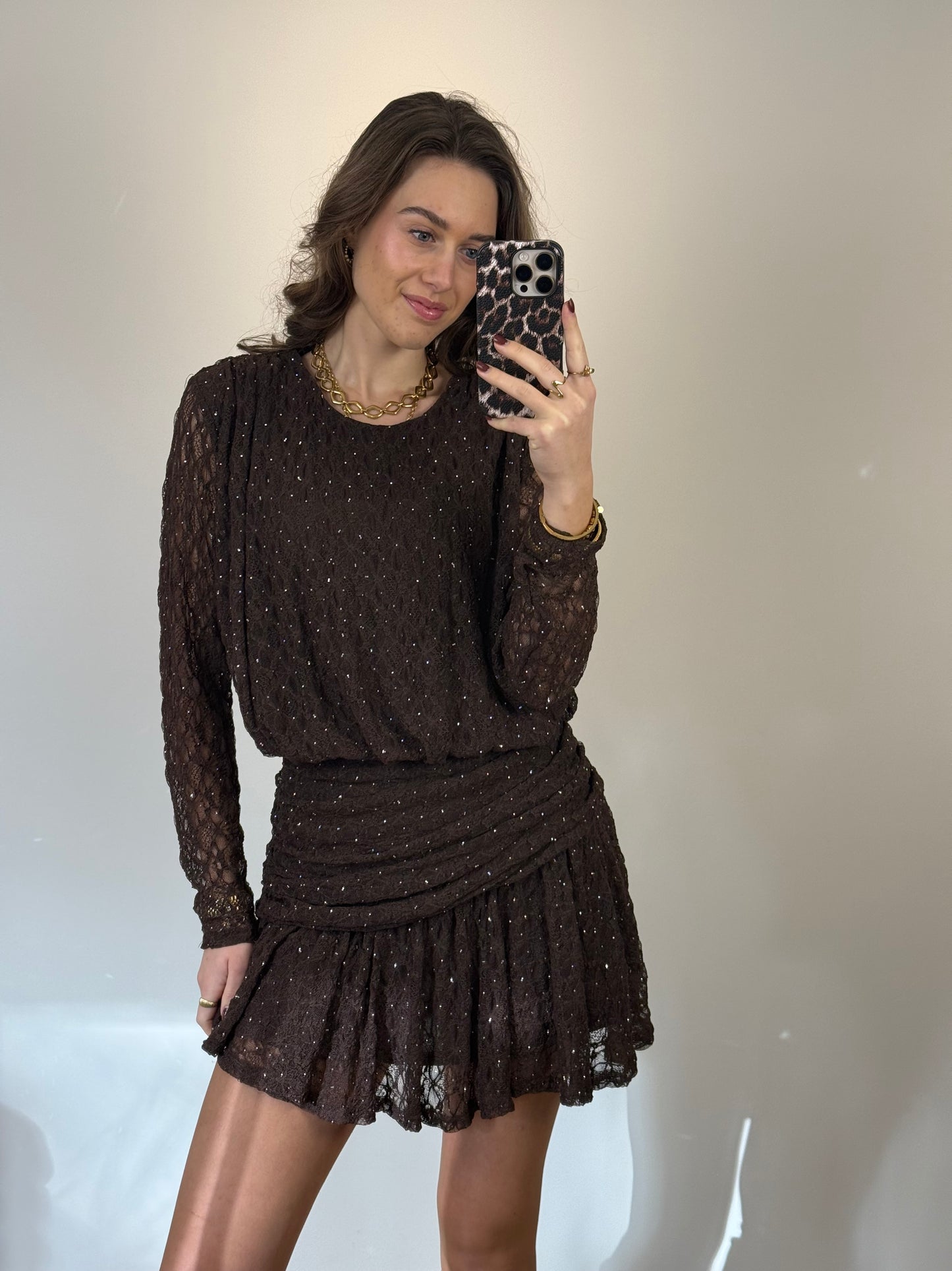 Kanten jurkje met glitters - bruin